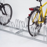 Fahrradständer Modell 8000 mit eingestellten Fahrrändern